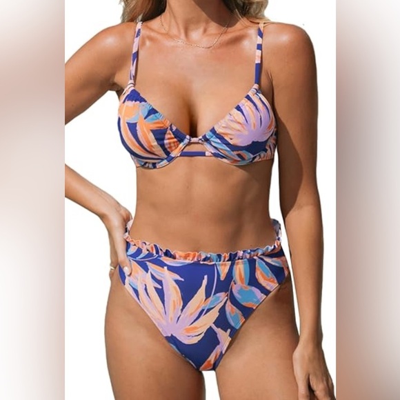 Cupshe Other - Cupshe High Waist ruffle trim,removable pads bralette top,adjustable straps